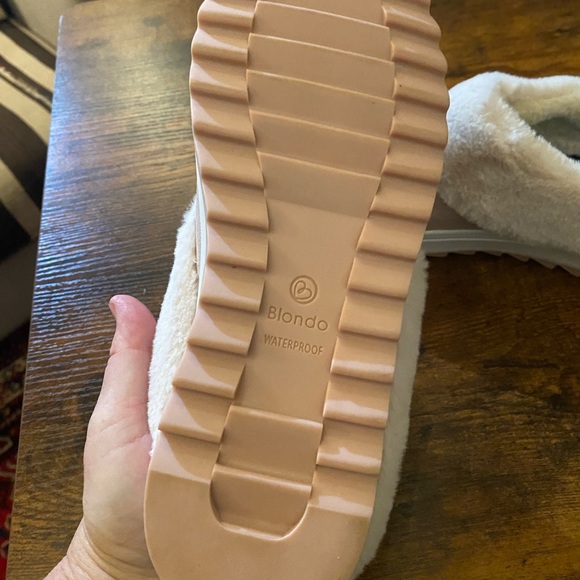 !Blondo Suri Slip On Suede Sneaker 8 - Picture 6 of 10